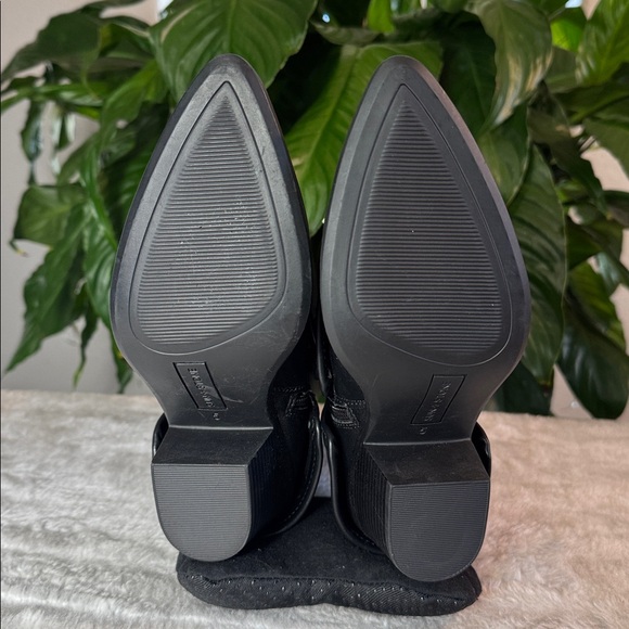 Sun & Stone Ibizza Fold Over Cuffed Ankle Boot
Wonen's 5M - Picture 9 of 11